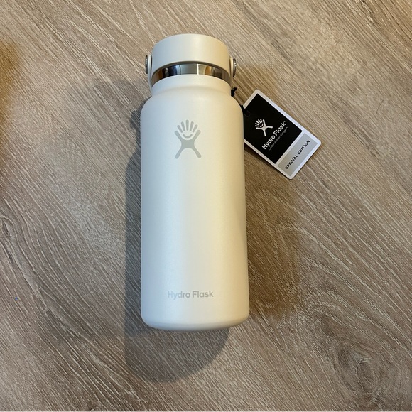 Hydro Flask Nordstrom Anniversary 2023 32 oz. Bottles - Moonlight & Ultraviolet - Picture 4 of 7